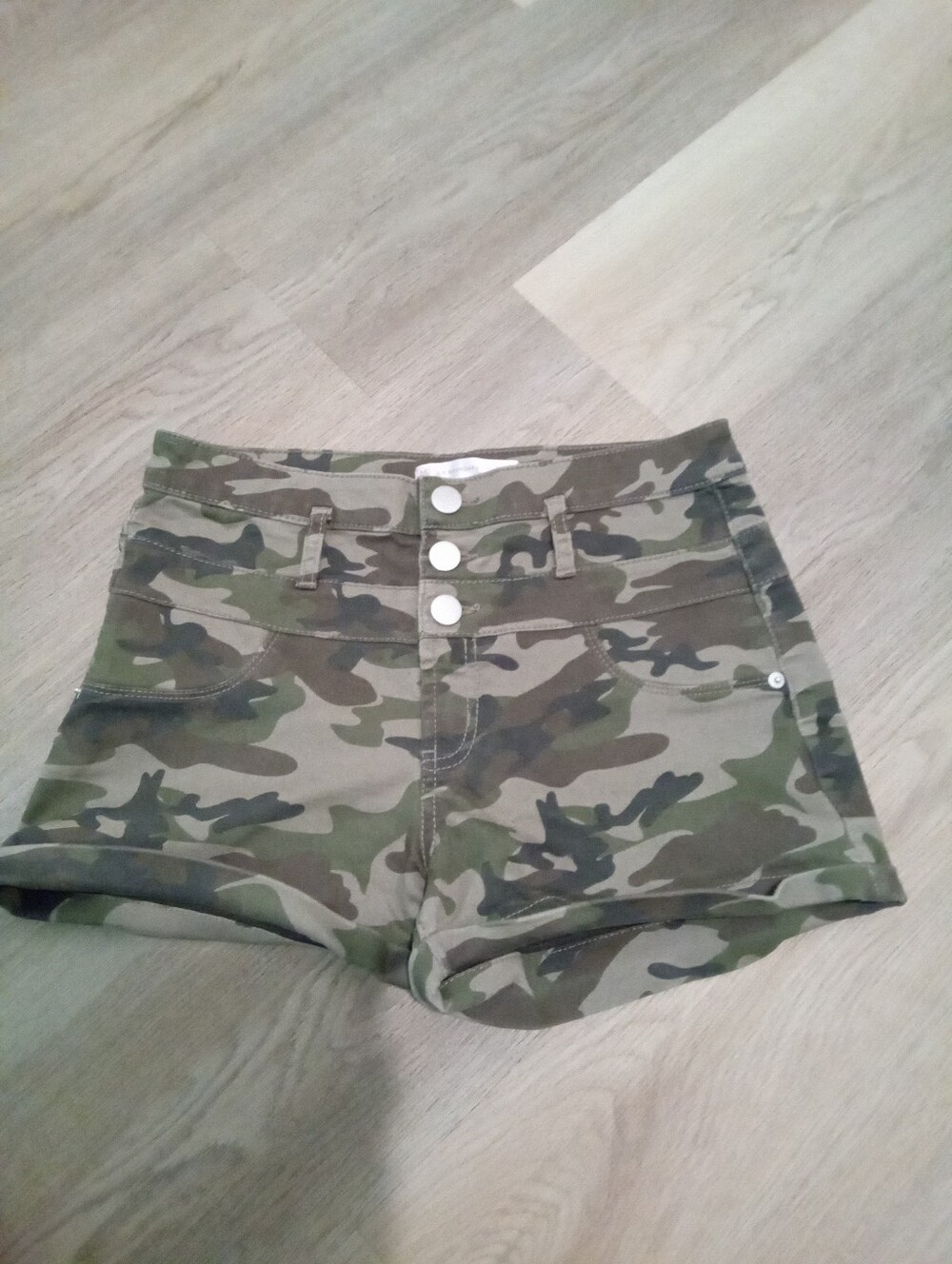 NoBo No Boundaries Junior's Size 11. High-Waist Camo Button-Front Shorts - Green